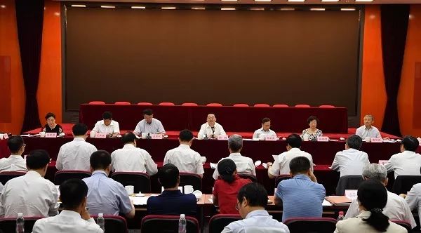 國(guó)資委與中央企業(yè)簽訂經(jīng)營(yíng)業(yè)績(jī)責(zé)任書(shū)，郝鵬強(qiáng)調(diào)要全力以赴穩(wěn)增長(zhǎng)切實(shí)發(fā)揮好“穩(wěn)定器”作用